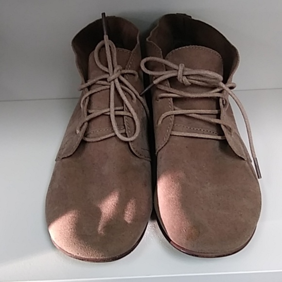 Boots - Picture 2 of 3